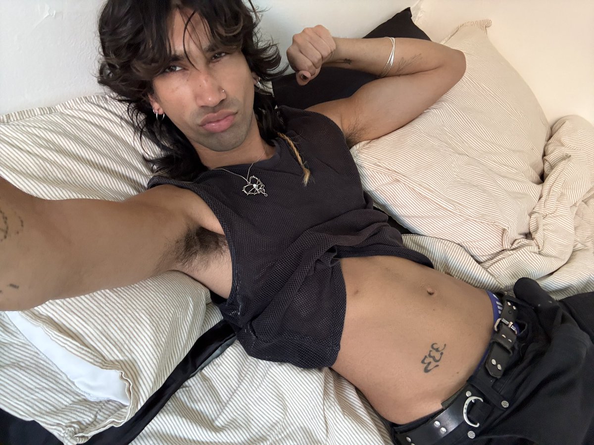 b1rthofgemini's tweet photo. non binary trade https://t.co/92G1KIvzRN