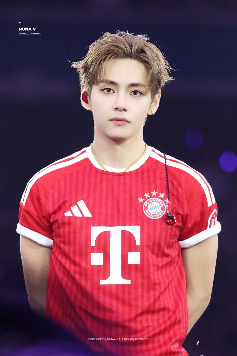 _nuna_V's tweet photo. 260711 BTS WORLD TOUR 'ARIRANG' IN MUNICH
#태형 #뷔 #TAEHYUNG #V
@BTS_twt https://t.co/rEpti54EcA