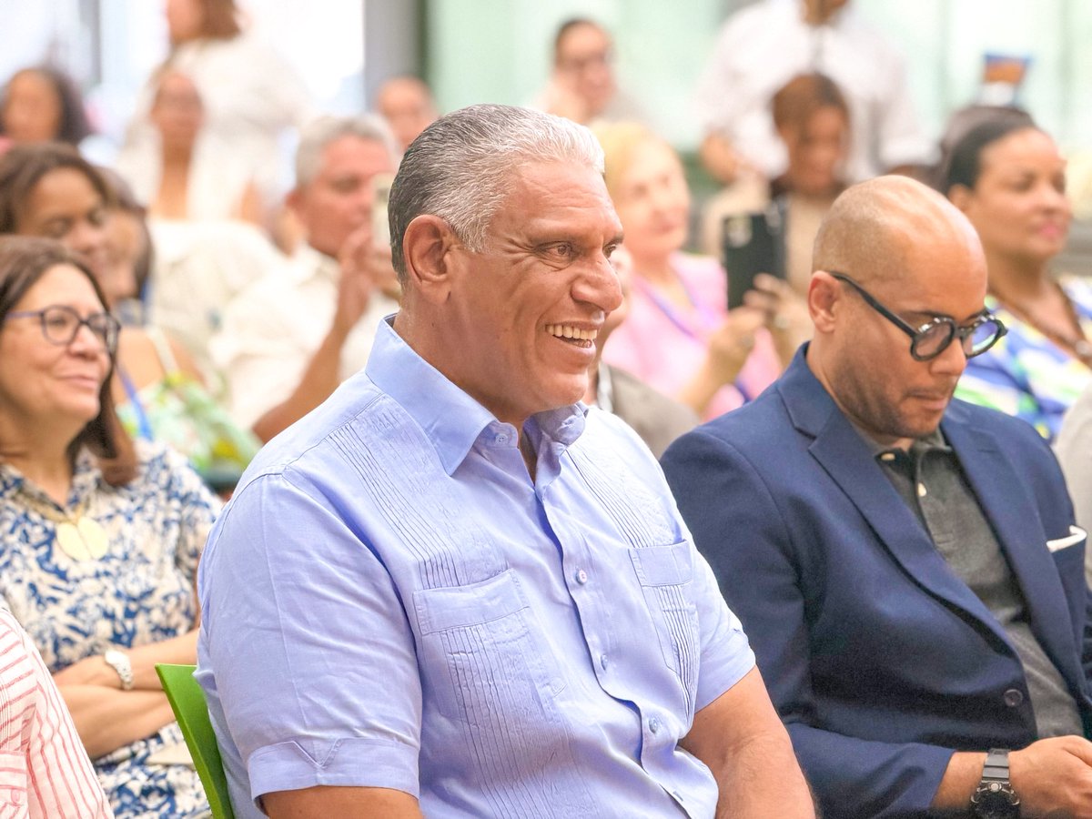 chuvasquez's tweet photo. Las palabras inspiran, unen y transforman. Participé en la conferencia “El poder de las buenas palabras”, impartida por el ministro Roberto Ángel Salcedo, en el marco del Festival del Libro y la Cultura Dominicana New York 2026. https://t.co/bODoTQgUVV