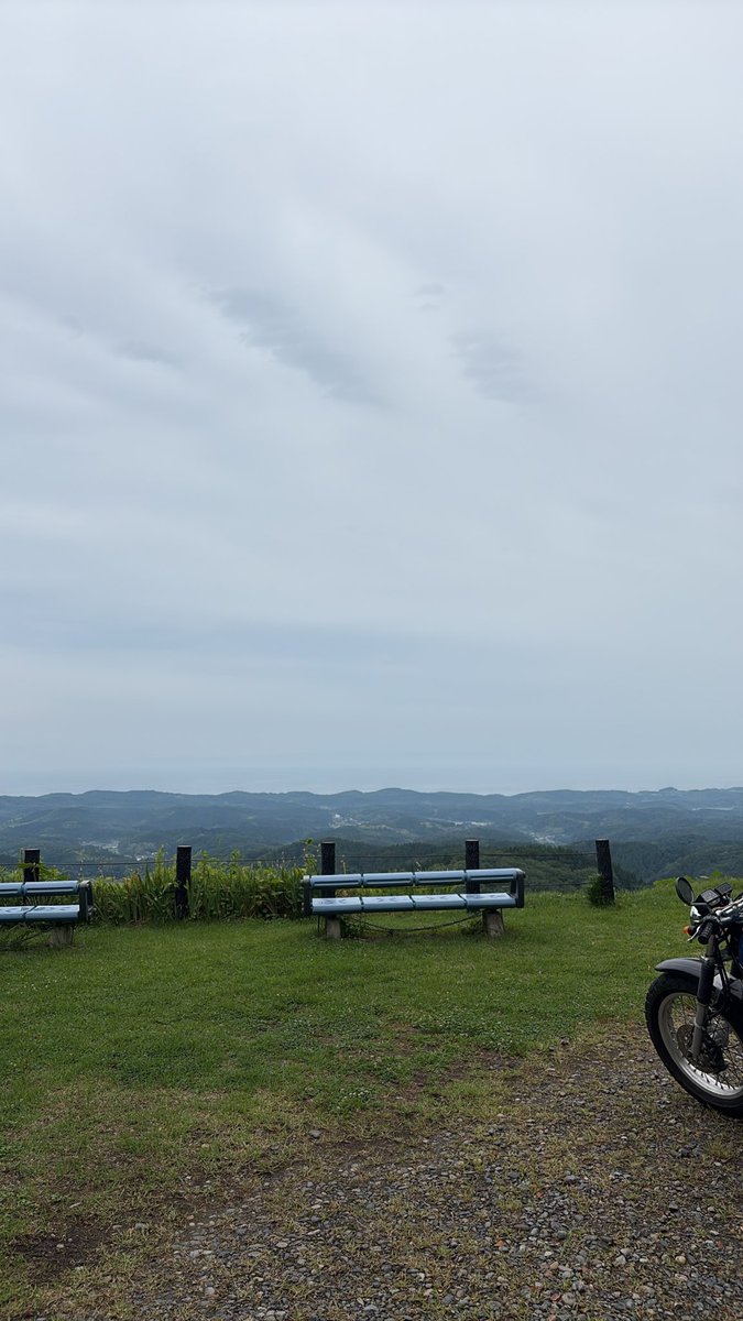 SEIBU60cbr's tweet photo. 以前通行止めだった方と逆に来たのですが楽勝道で少しガッカリしてたら何やら抜けの良い所に出ましたよ
何やら城跡があるみたいなので登ってみます
徒歩で https://t.co/tRe9xlQqGt