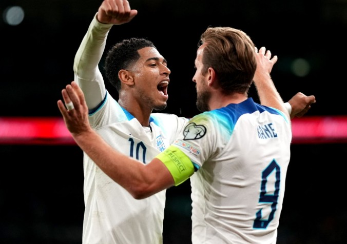 MisterChiping's tweet photo. ‼️ HISTORIC ‼️

Bellingham nets a brace to reach 6 goals and pull level with Kane, also on 6.

No nation had ever had TWO players with 6 or more goals in a single World Cup. England are the FIRST in the entire history of the tournament. https://t.co/JND5LqkWv3