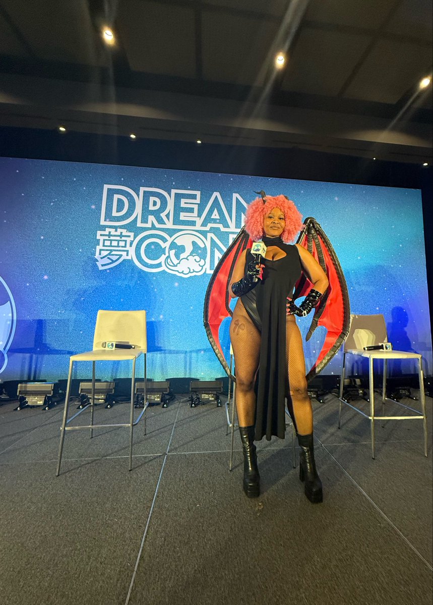 Lexual__'s tweet photo. DreamCon Day 2 💙😇 https://t.co/HdMKv3aKHx