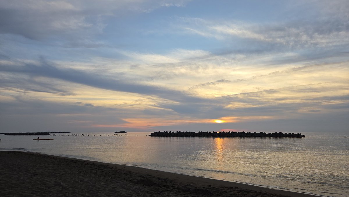 route8racing's tweet photo. 昨日は夕方から家族で一年ぶりの海でした！そしてそのまま花火大会🎆
一尺玉初めて見た気がする😅

#花火
#鷹巣
#鷹巣海水浴場 https://t.co/g9JdOSDyis