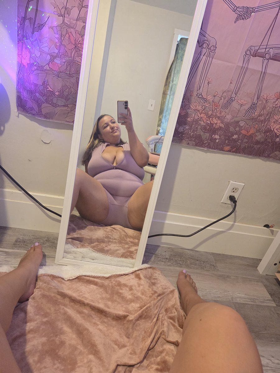 OtaylorsaurusO's tweet photo. Okay new favorite fit. Wth this is HOT!! My titties can barely squeeze in the zipper 🤭
♡
#chubby #bbw #fat #bigtits #thick #bigass #2xl #yearn #humpback #chubbygirl #kinky #fetish #porn https://t.co/O4c2uMCLNJ
