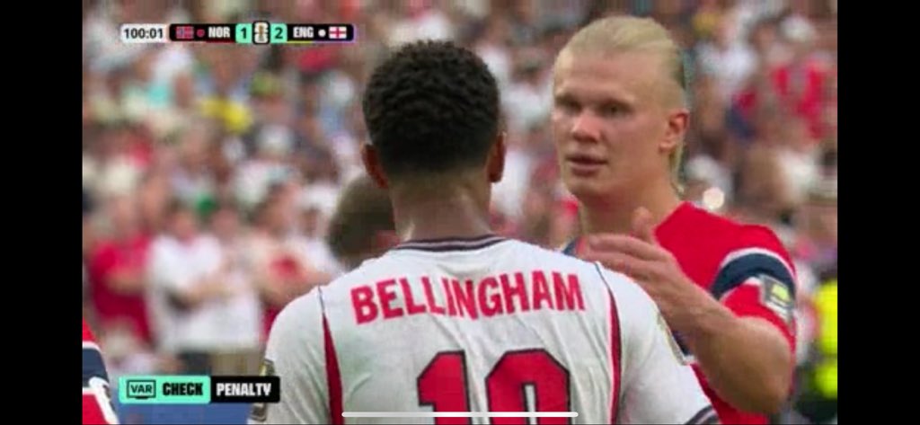 JordLFC_'s tweet photo. VAR CHECKING PENALTY 

HAALAND x BELLINGHAM 🤝
#NORENG #norxeng https://t.co/FytSLpIGn9