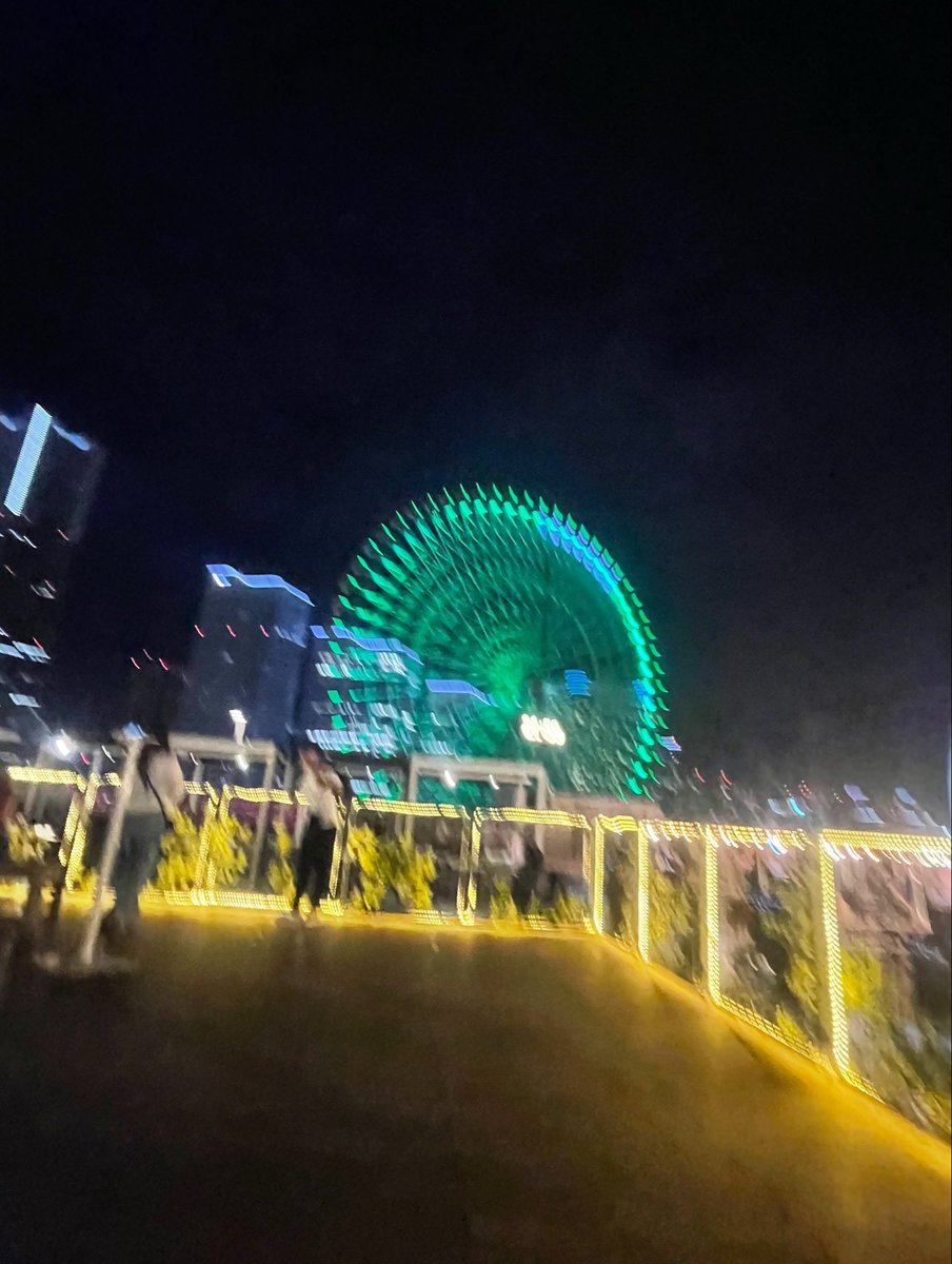 Miyojhc's tweet photo. 昨日は他界隈のライブを見に横浜に弾丸日帰りで行ったんですけど、帰りに初めてコスモワールドをみて、先月はここにペックルが、、と思いを馳せるなどしました、、 https://t.co/T4lVsgUJ9Q