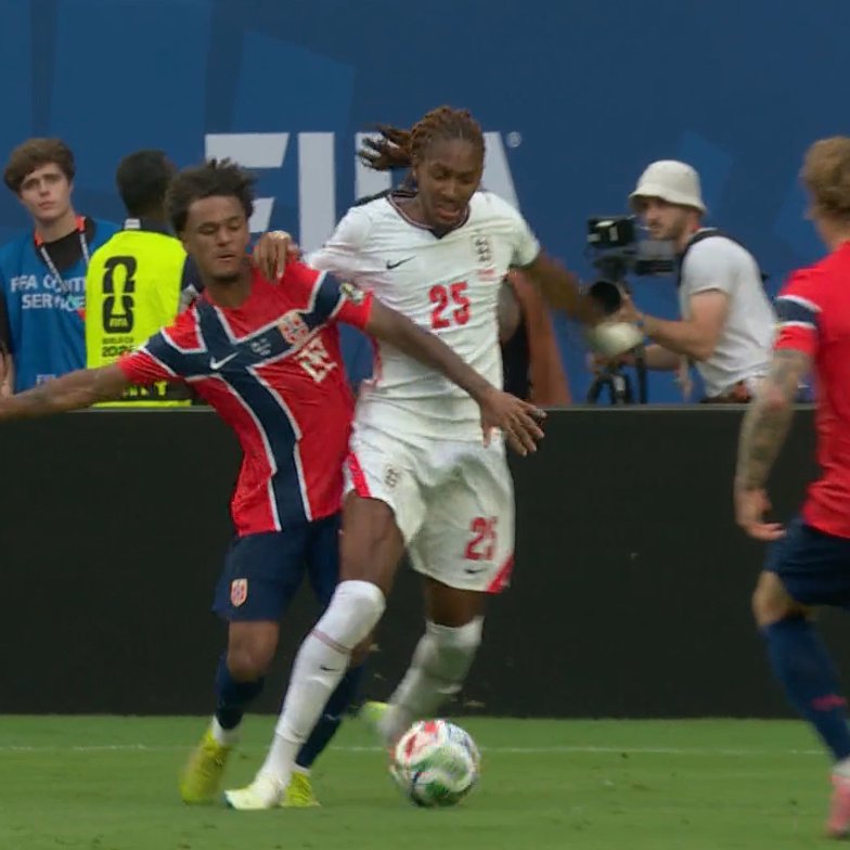 FootyDoseHQ's tweet photo. 🚨 • 𝗕𝗥𝗘𝗔𝗞𝗜𝗡𝗚: NO PENALTY TO ENGLAND VAR SAYS!!! #FIFAWorldCup 

WAS IT A PENALTY OR NOT? https://t.co/jLFWps1vEz