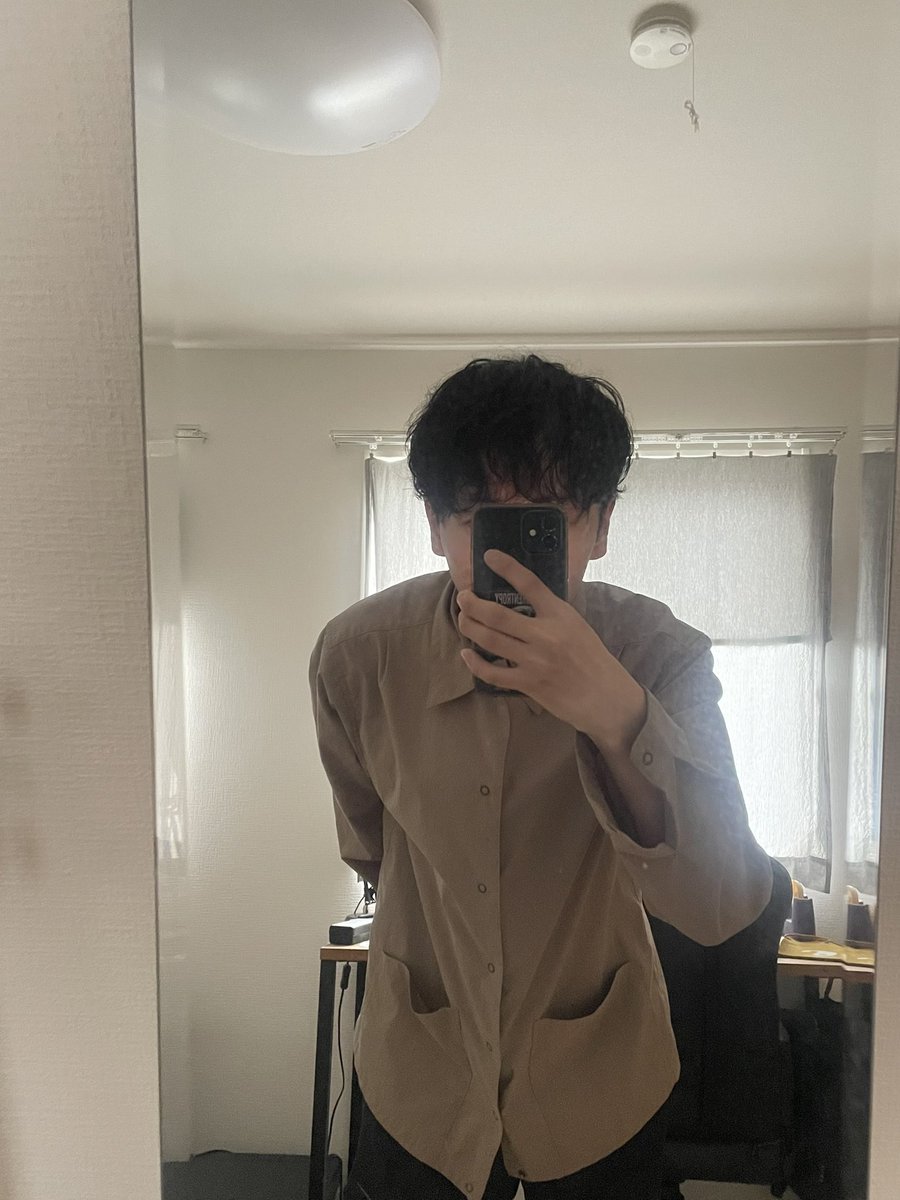 Zakkan__'s tweet photo. バッサリと髪を切り、さわやか会社員になって出社 https://t.co/ITDhB9TfV0
