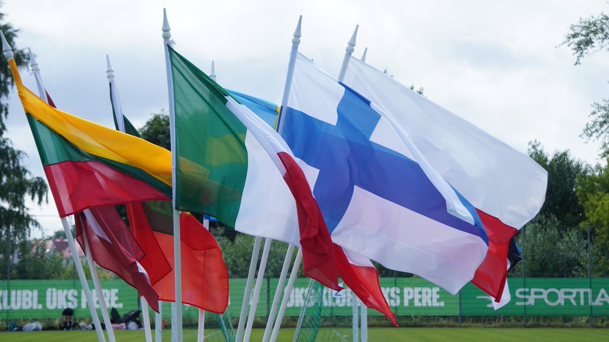 kalvik13's tweet photo. Tallinn Cup noorteturniir tõi Eestisse võistkondi 9-st erinevast riigist - selle üle tasub tõsiselt uhke olla. Oli suur rõõm sellest turniirist osa saada nii kohtunikuna kui ka autasustamise läbiviijana. 
@TallinnCup @VisitTallinn @JKTallinnaKalev @fcflora_tallinn https://t.co/jgKYJoDjg6