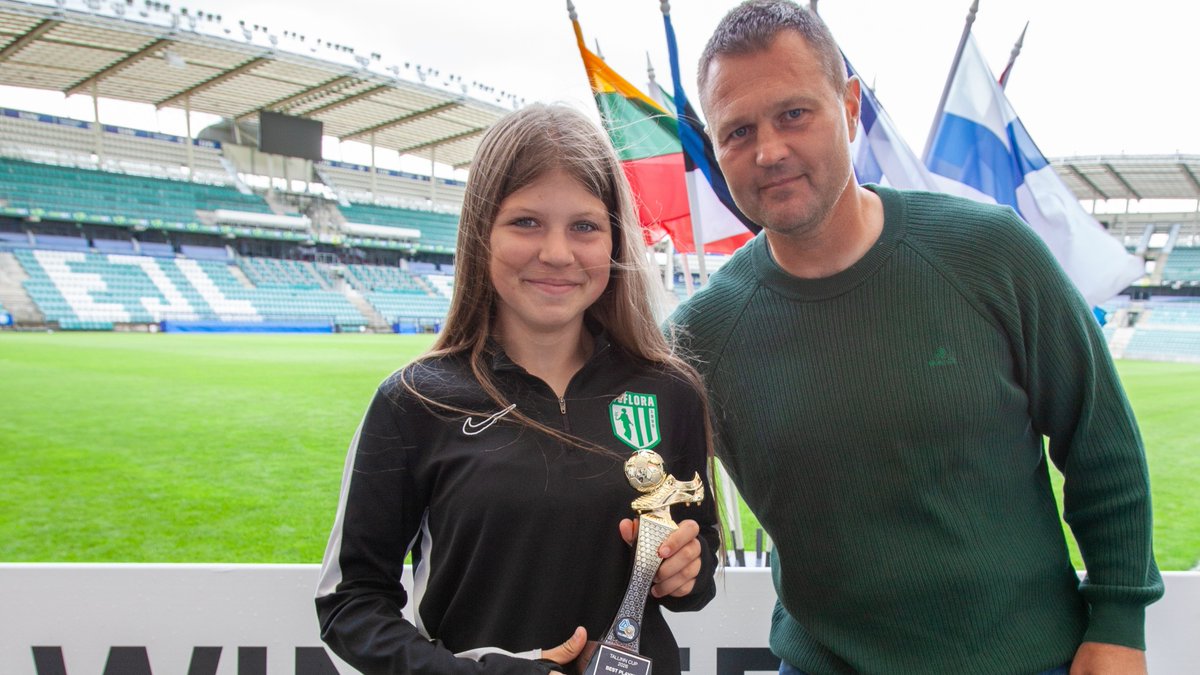 kalvik13's tweet photo. Tallinn Cup noorteturniir tõi Eestisse võistkondi 9-st erinevast riigist - selle üle tasub tõsiselt uhke olla. Oli suur rõõm sellest turniirist osa saada nii kohtunikuna kui ka autasustamise läbiviijana. 
@TallinnCup @VisitTallinn @JKTallinnaKalev @fcflora_tallinn https://t.co/jgKYJoDjg6