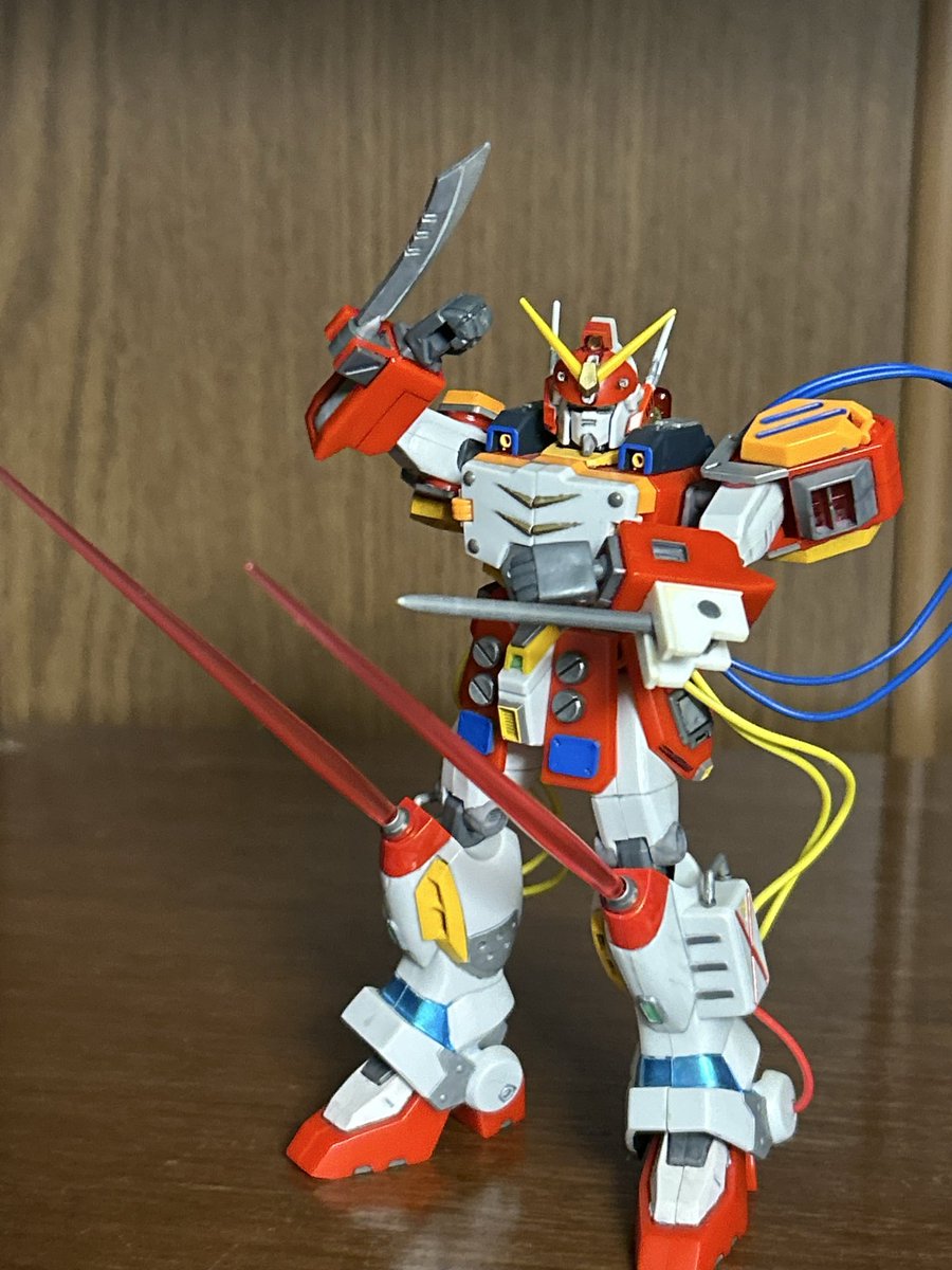 POLO_0boost's tweet photo. 両腕の装備(ドリル&amp;クローとビームガトリング)をパージして《近接モード》、アーミーナイフとパイルバンカー！

そして膝に仕込んだ"ニービームサーベル" https://t.co/rFLDieWT56