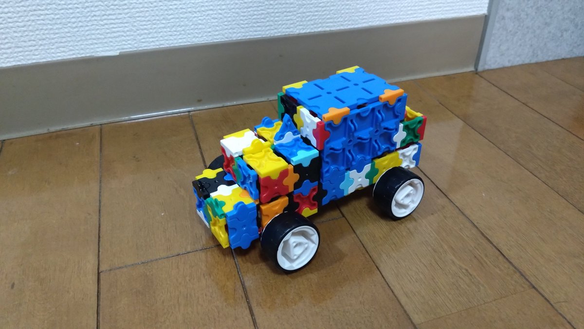 hatake413's tweet photo. 長男作。タイトル：ママを轢いた軽自動車
なかなか切れ味鋭いブラックジョークで爆笑している。 https://t.co/XPiMiL73X6