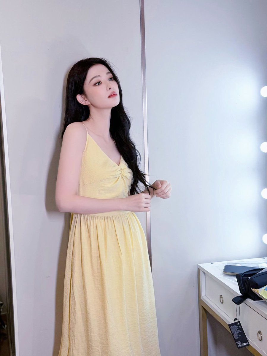 chujran's tweet photo. All the soft lights of a normal day, yet the main one is beaming right inside my heart, the kind of light that makes any world cozy. https://t.co/onLOiIY5VY
