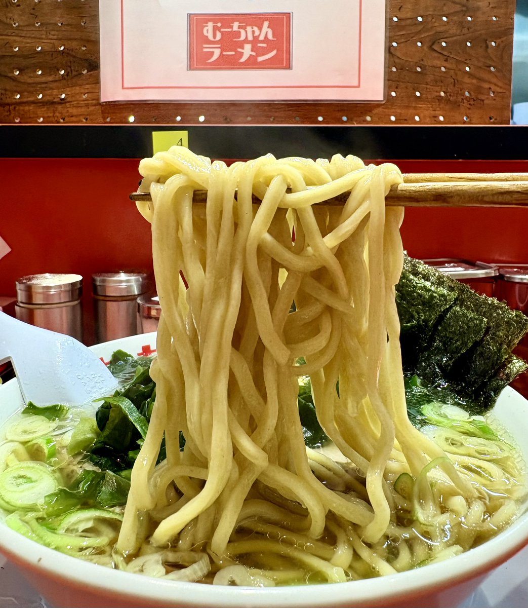Notriwagomenda's tweet photo. むーちゃん ラーメン
塩チャーシューメン
ライス
ワカメ
のり
日曜日の朝から玉乱サザエさんじゃないかい玉乱♪
魔法のタレでライスを彩りチャーシューとワカメをのりで抱く！もはや米をオカズに掻っ込み麺を飲む幸福感♪後半はニンニクブースト投入で大納得の完食dea~th♪
旨い一杯ご馳走様です😋 https://t.co/25baufXQhE