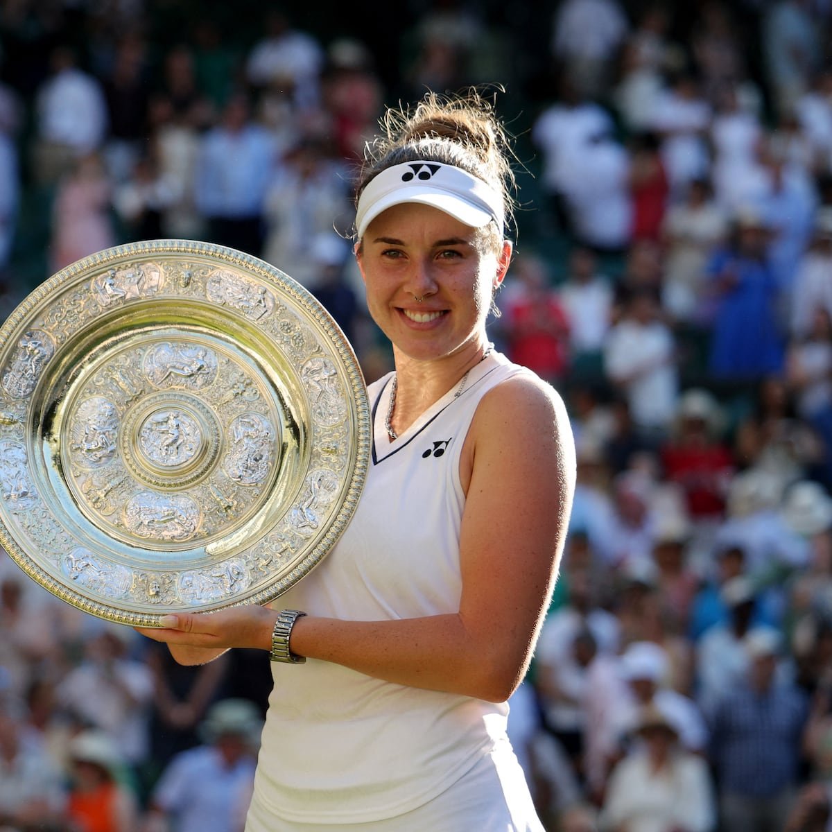 MARPAD66's tweet photo. NOSKOVA, ES LA REYNA DE WIMBLEDON

La tenista Linda Noskova, se coronó campeona de Wimbledon 2026 tras derrotar a su compatriota Karolina Muchova por parciales de 6-2, 5-7 y 6-3, logrando así su primer título de Grand Slam en la Cancha Central del All England Club. https://t.co/FWbCvPOey5