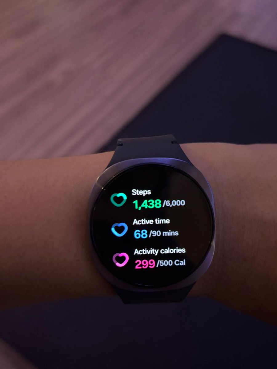 belvitar_'s tweet photo. Kayaknya kalau udah pake Samsung Galaxy Watch bakal lebih semangat jaga pola hidup sehat 😄 Ada yang pernah Trade-in lewat https://t.co/0Rlwkj3vUF gimana prosesnya? https://t.co/aE6c181fmw