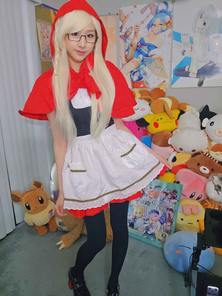 EeveeLinh's tweet photo. Little Red Riding Linh! Catch up with me and play match2, charades, wheelspins, and quarter finals WC match watchalong! Thank you!

Hola a todos, en vivo con cos, charlando, jugando minijuegos, concursos, y viendo la Mundial! Vamos!

早晨! 今日係cos + 睇足球比賽 ! 
ttv/EeveeLinh https://t.co/1ys7ZWcTIU