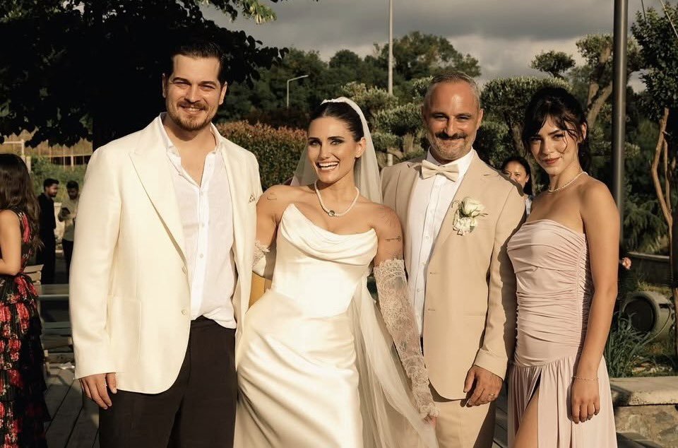nisagul899's tweet photo. Yok böyle güzel çift Çağatay &amp; Aslıhan❤️🧿 #çağatayulusoy #aslıhanmalbora https://t.co/KsXCGZpTL2