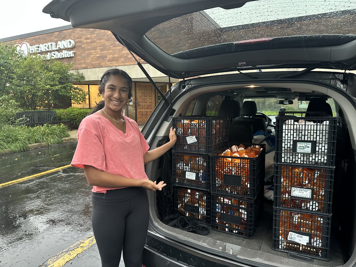 VolunteerVibe's tweet photo. July 3rd, Proud to donate ready-to-use prescription pill bottles to Heartland Animal Shelter! It's rewarding to know that something as simple as reusing pill bottles can help support animal care while reducing plastic waste. https://t.co/0NVAqjVE0k