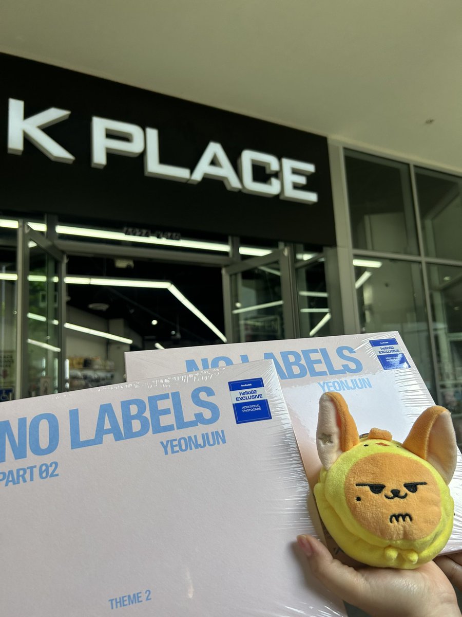 wookberryz's tweet photo. visited the buena park location for yeonjun comeback 🙂‍↕️🙂‍↕️ 
@hello82official @TXT_bighit 
#Yeonjun_Release_Event #hello82 #82giveaway https://t.co/jq3B7teYNY