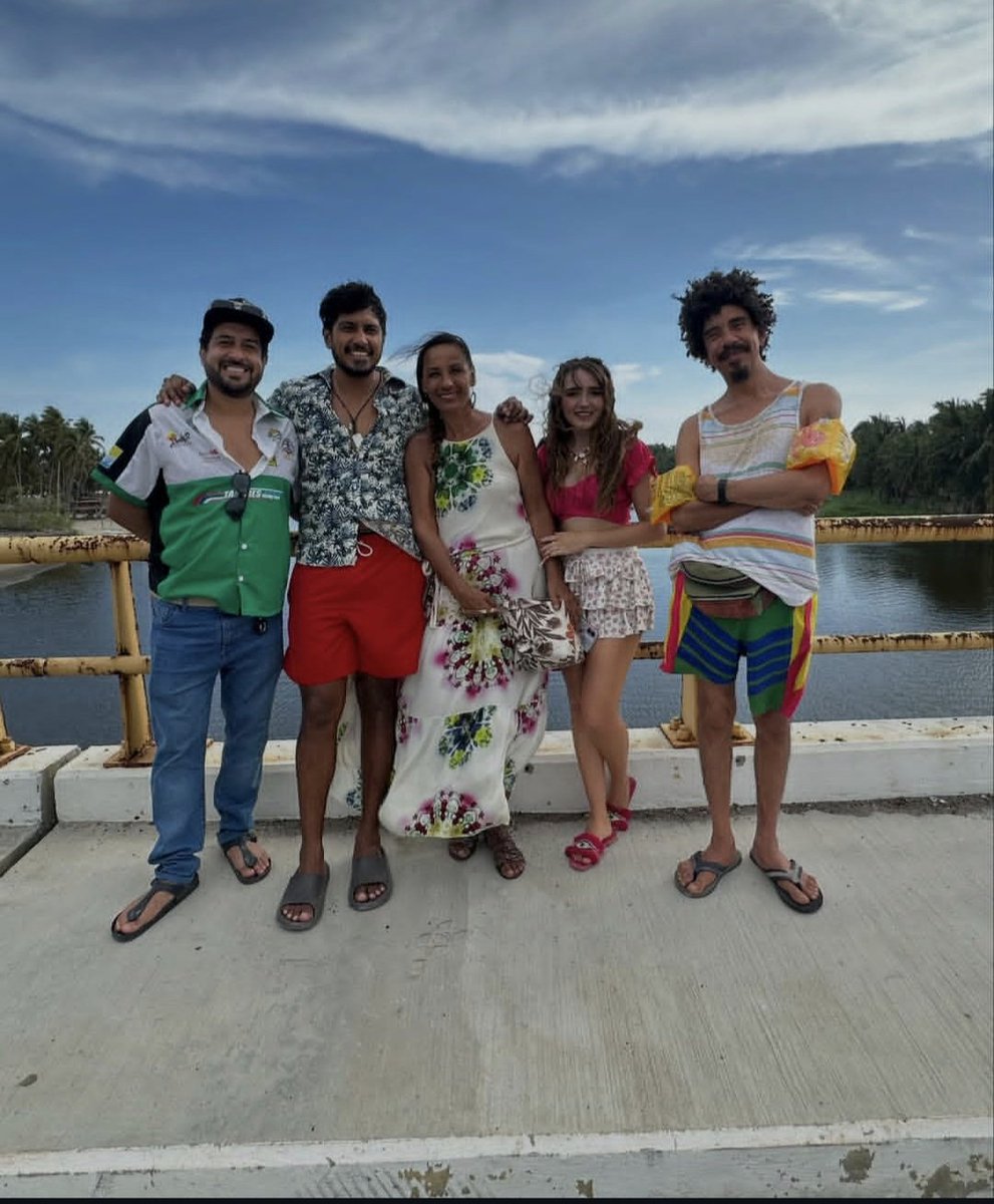 ElainersBc's tweet photo. Grandes amigos se lleva elaine de la serie y como no amarla ella es unica https://t.co/qpWGVAMJm1