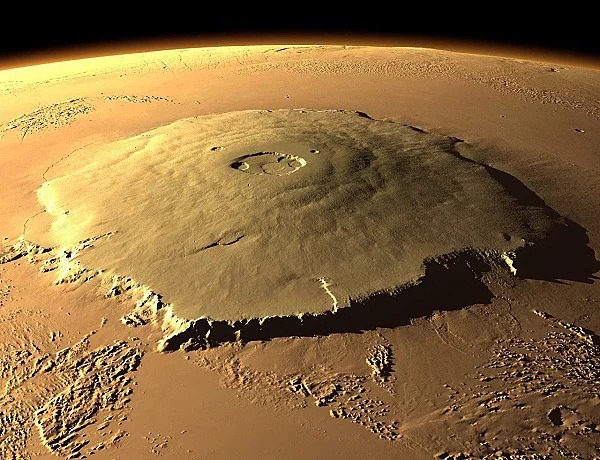 placidemagambo's tweet photo. Olympus Mons: The Tallest Mountain in the Solar System Towers Over Everest: https://t.co/bJAZw3Qv8F https://t.co/8soLevZfH8