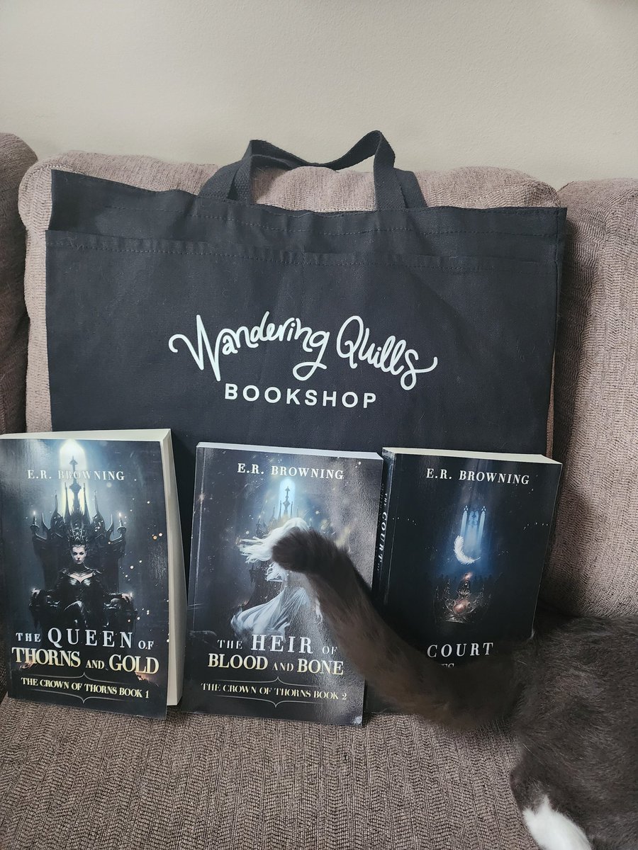 LocallyAching's tweet photo. Had some rare energy, so I touched grass at the the Columbus Book Festival! Bought some goodies 🥰 Now it's time to sleep for three days 😴 

Bonus pic of my friend's cat getting in the shot https://t.co/H1oH2B3EHD