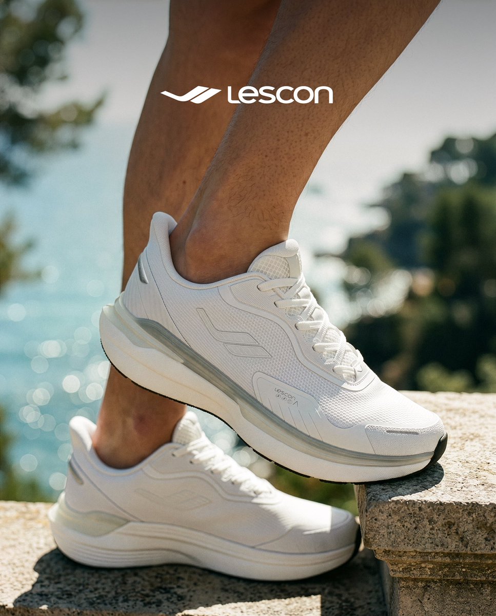 lescon's tweet photo. Yazın temposuna hafif ve ferah adımlar. 😎⛱️

Sıcak günlerde bile HYPERSOFT iç tabanı ve nefes alan dış yüzeyiyle ekstra ferahlık sağlar. Darbeleri sıfırlayan taban teknolojisi sayesinde yaz akşamı yürüyüşlerinden açık hava antrenmanlarına kadar her adımda yorulmadan harekete devam et.

👉🏼 https://t.co/AqhepjGS3k 
🔎 Corvette 3 A-Shock Foam Erkek Spor Ayakkabı

#lescon #seyahatstili #athleisure