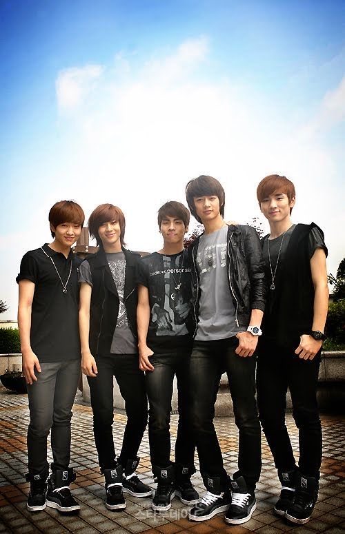 mymeloami's tweet photo. 💪私しらべ今週の有線情報❤️‍🔥
Atmosランクイン1週目👏㊗️

先々週？注目曲で流れてましたが
今週は堂々の12位ランクイン🏆

2️⃣週間USEN K-POP A50
固定で3時間ごとに放送

【34分59秒🤭】
0:34→3:34→6:34→9:34→
12:34→15:34→18:34→21:34🔁

来週金曜7/17まで🎵

#SHINee #샤이니 
#SHINee_Atmos https://t.co/oRksvshULz