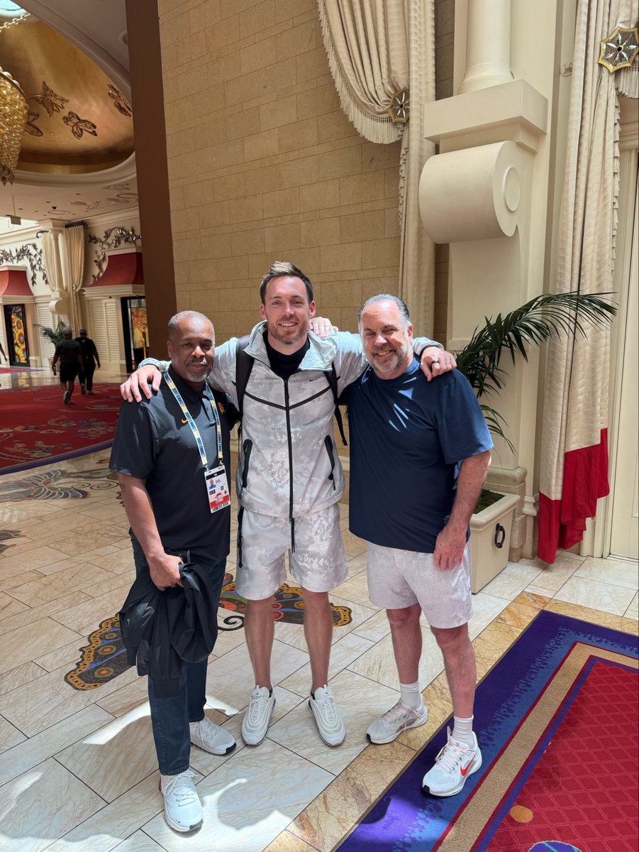 CoachMikeBrey's tweet photo. Man did we have a hell of a run together! Go Irish☘️ https://t.co/Ohr04RBMlF