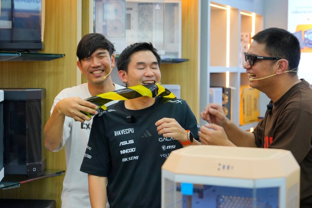 IHAVECPU1's tweet photo. เฮฮาตั้งแต่ก่อนวันงาน ขอบคุณชาวอุดรที่ให้การต้อนรับกันอย่างดีครับ
#iHAVECPU อุดรธานี | #ExtremeIT #LungA https://t.co/QmgHH5QexM