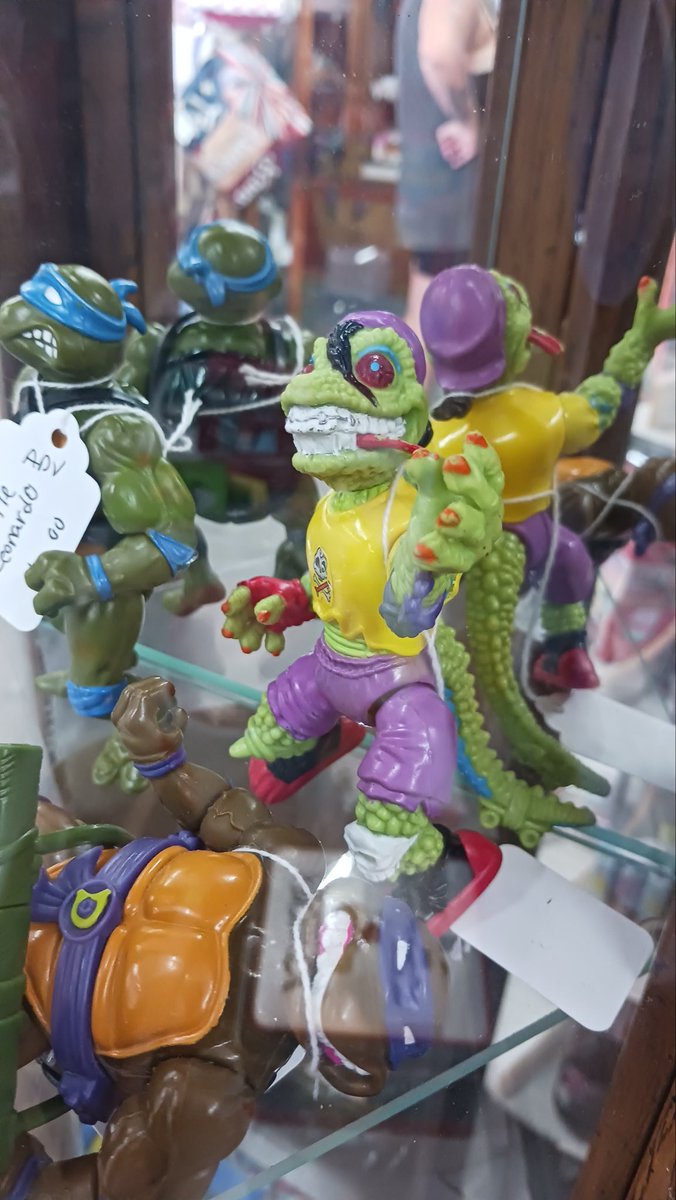 lopsidedbread's tweet photo. HOLY THRIFT FIND BATMAN
#highonlife #reptical #tmnt #mondogecko https://t.co/yFhnrIuI5e
