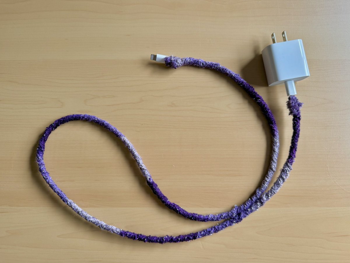 woorfly's tweet photo. did this to my cord,,, https://t.co/bmSoJYNz7G