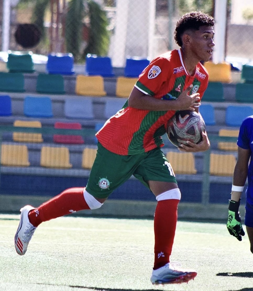 jairspineda's tweet photo. El futbolista Jenderson Ugueto, quien vive en La Guaira, por Pariata, y formó parte de la cantera del Marítimo, está requiriendo ayuda para él y especialmente su hija de más de un año

Está buscando pañales talla XG, así como fórmulas y leche, y productos de higiene https://t.co/5dQ8elskJR
