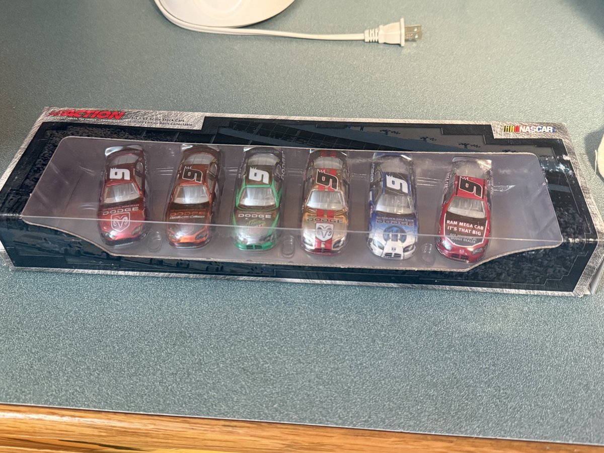Barmatt9's tweet photo. @wimmer33fan Took forever to find, but they made one of the Kasey Kahne sets in Color Chrome https://t.co/uCBDsfB0zh