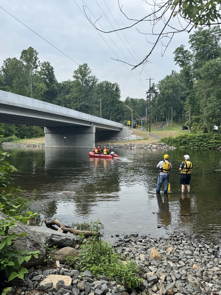 LS6FD's tweet photo. Members of our Marine Unit spent sometime this morning checking out the new bridge and working on new boat access to the Neshaminy Creek. https://t.co/qG9bNx15a7
