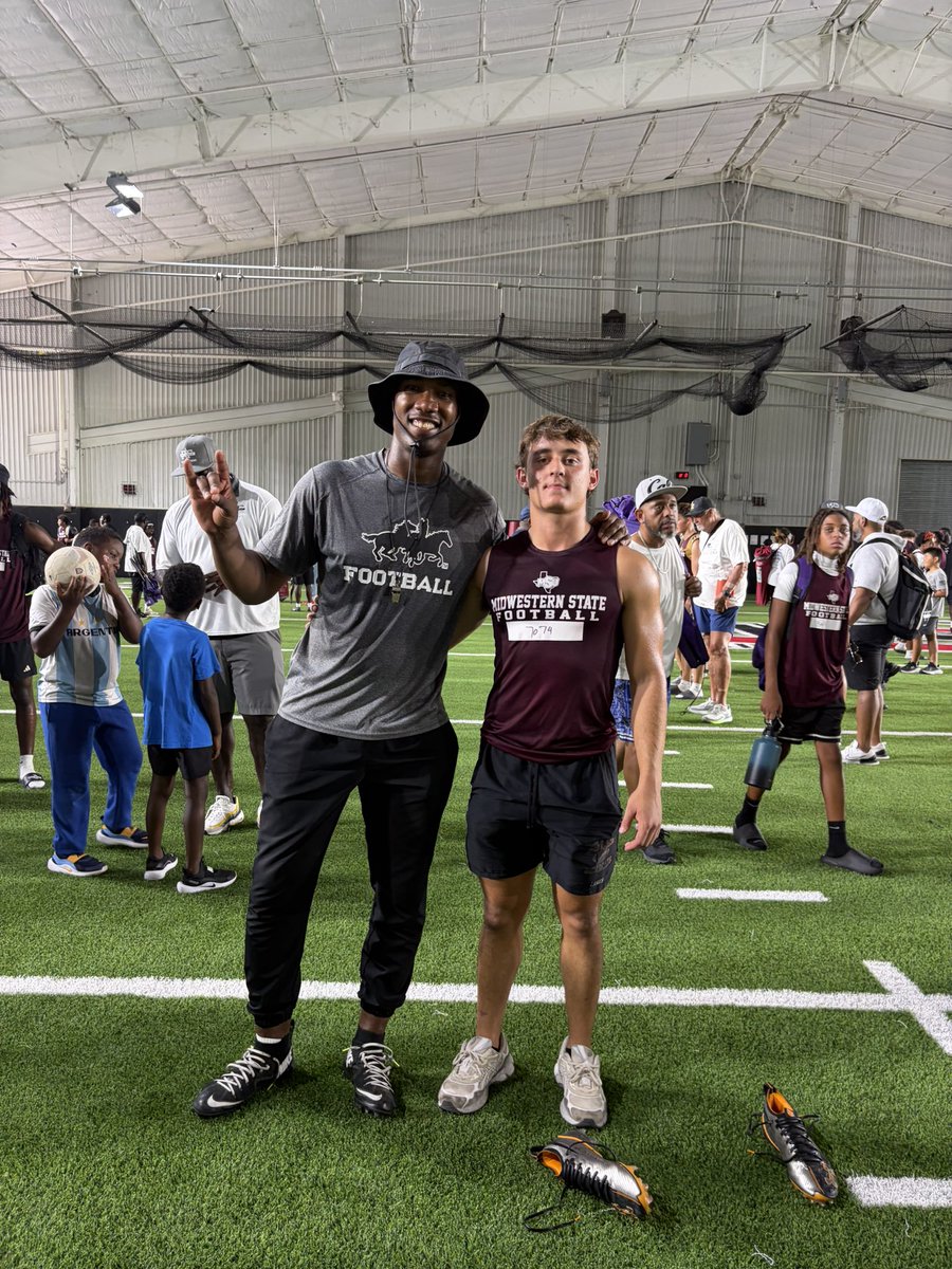 Kane_Lanier's tweet photo. Had a great time at the @MSUTexasFB camp today! Looking forward to staying in touch! @CoachDomoYoung @MSUTexasFB  @MustangsDC @RecruitAledo @Recruit_DFW https://t.co/DPM9aiFNPh