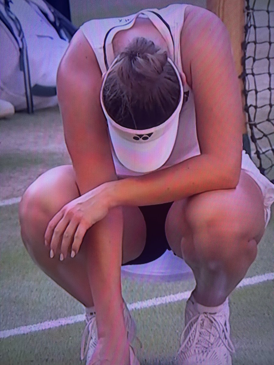josedanielnews's tweet photo. Linda Noskova 🇨🇿 demostró una gran madurez durante el tercer set, donde se reinició, y logró un quiebre temprano sobre Karolina Muchova 🇨🇿, para así ganar con gallardía la final femenina de Wimbledon. Tiene 21 años y definitivamente en un prodigio.
#wimbledon #tenis #final #mujeres #linda #noskova