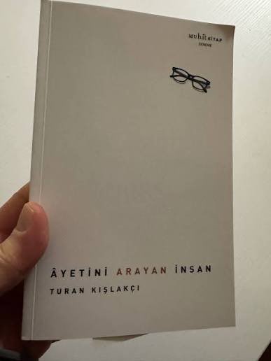 SennAbdulkadir's tweet photo. Turan Kışlakçı @tkislakci tarafından kaleme alınan “Ayetini Arayan İnsan” kitabı gerçekten harika. Kendisinden imzalı hediye almak beni ayrıca mutlu etti. https://t.co/Fd5IHMrhaj