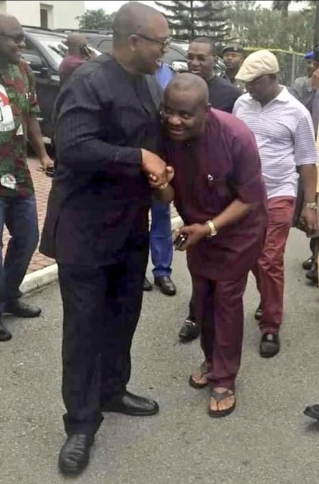 ObidientPremier's tweet photo. Just Because They Both Joined Structure of Barawo Them, They Don’t Know Their Mates Anymore.

-Pic1; Wike Bowed To Shake Obi

-Pic2; Umahi Bowed To Shake Obi

Power is Temporary, APC in Power is Temporary! https://t.co/qohztQckW8