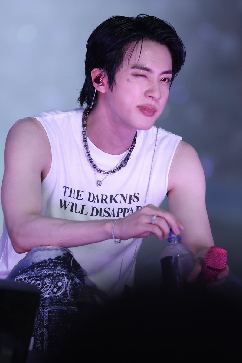 ALittleBraver92's tweet photo. 260711 preview 

OMGGGgGggggg

#방탄소년단진 #김석진 #석진 #진 #BTSJIN #JIN 
#BTS_WORLDTOUR_ARIRANG
@BTS_twt https://t.co/AtKGW4Hu5o