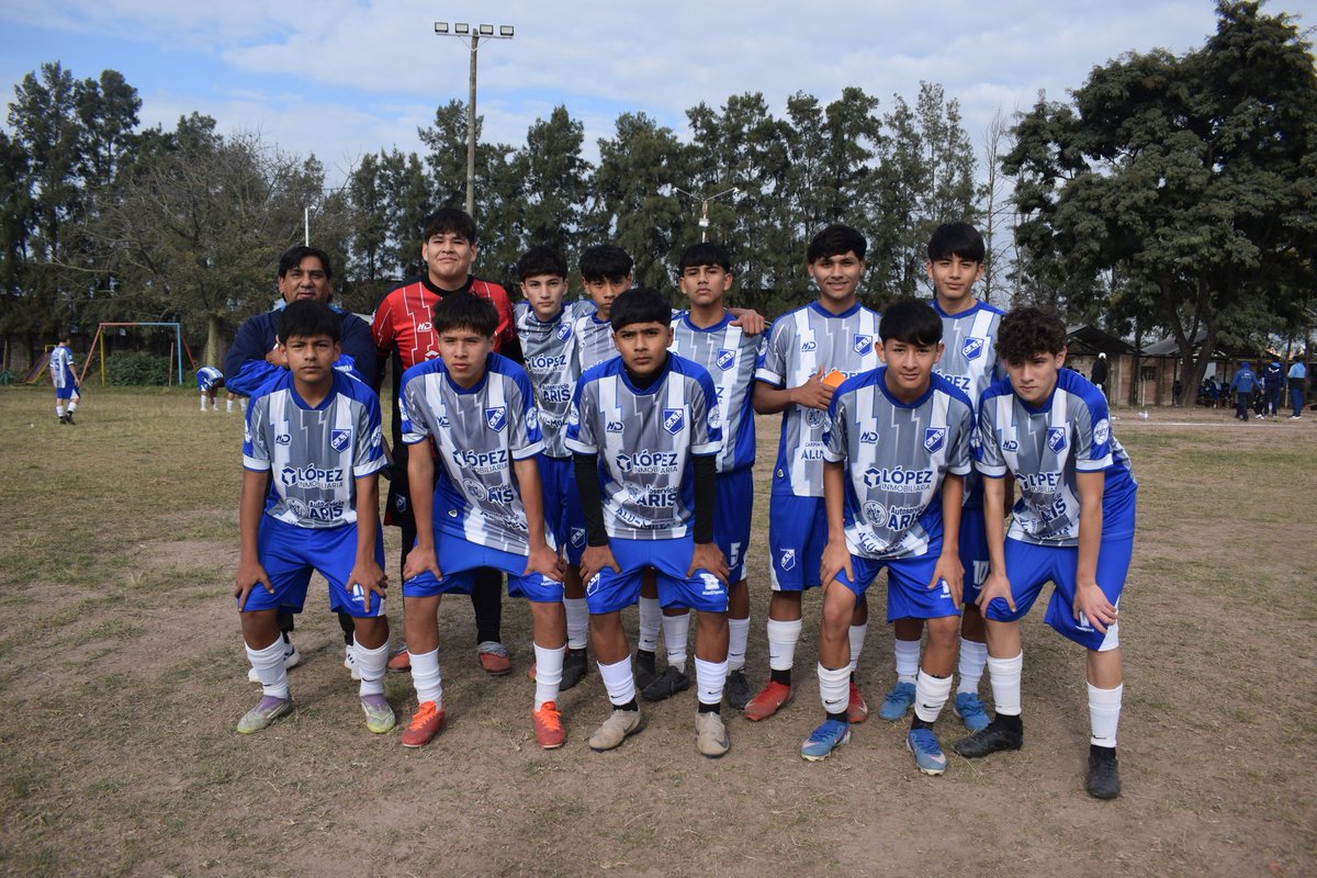 delClubTalleres's tweet photo. #Sub15 | Cerrando la jornada en el complejo SOT, la categoría comandada por el profesor Diego Portal, también triunfó ante el mismo rival por 10 - 1. 

⚽ Nicolás Portal x4, Benjamín Romero Gira x2, Tiziano Carrión, Daniel Farfán, Enzo Testarelli x2.

#VamosLosPibes 🔵 https://t.co/l6h2qol9X5