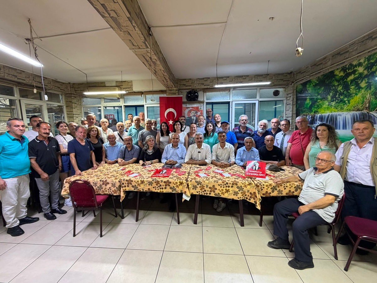 nihat_yesiltas's tweet photo. 📍Osmangazi, Atıcılar Mahallemizdeyiz!

CHP Osmangazi İlçe Başkanımız Raşit Gürbüz ile birlikte; Atıcılar Mahalle Temsilcimiz Cüneyt Tongur, Namık Kemal Mahalle Temsilcimiz Mustafa Akyaz, Zafer Mahalle Temsilcimiz Ahmet Candan, Veysel Karani Mahalle Temsilcimiz Ayhan Evtut’un katılımıyla parti üyelerimizle bir araya geldik.

Bu mücadeleyi salonlarda değil, sokaklarda; kapalı kapılar ardında değil, halkımızın arasında büyütüyoruz. Genel Başkanımız Sayın Özgür Özel’in öncülüğünde, Cumhurbaşkanı Adayımız Ekrem İmamoğlu’nun özgürlüğü ve milletimizin iradesi için mahalle mahalle çalışmaya, omuz omuza mücadele etmeye ve iktidar yürüyüşümüzü sürdürmeye devam edeceğiz.