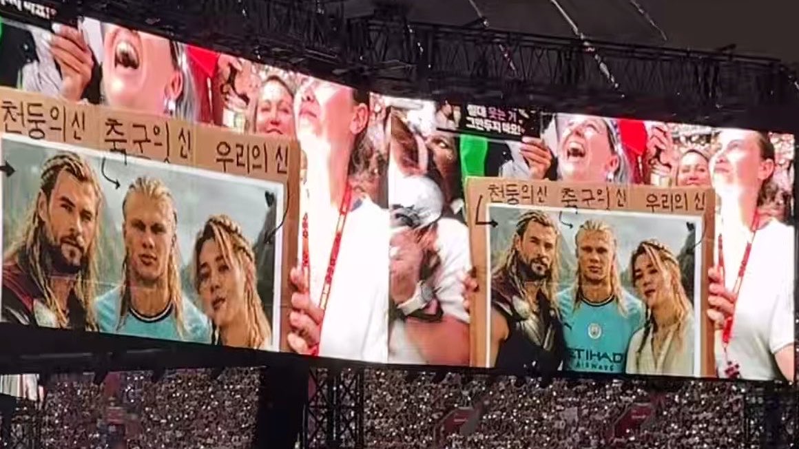 jiminticaI's tweet photo. the poster made it to the screen LMAOO https://t.co/pvco6Cdo2p