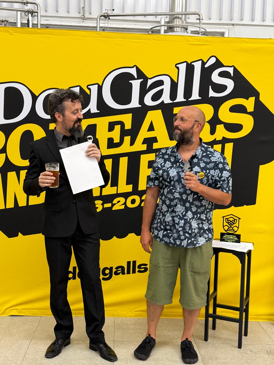 Jardindellupulo's tweet photo. Estas son las cervezas caseras finalistas... ¡Y por supuesto la ganadora del Homebrew IPA Challenge, de la que se elaborará un lote de 2.500 litros en DouGall's!  https://t.co/SSrBkzD2x5 https://t.co/hx2fiuZJT2