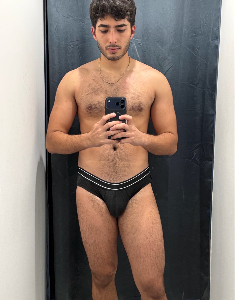Daviddacamara23's tweet photo. ¿Con o sin? 

#men #underwear #clothes #gay https://t.co/neYRGJNHA7