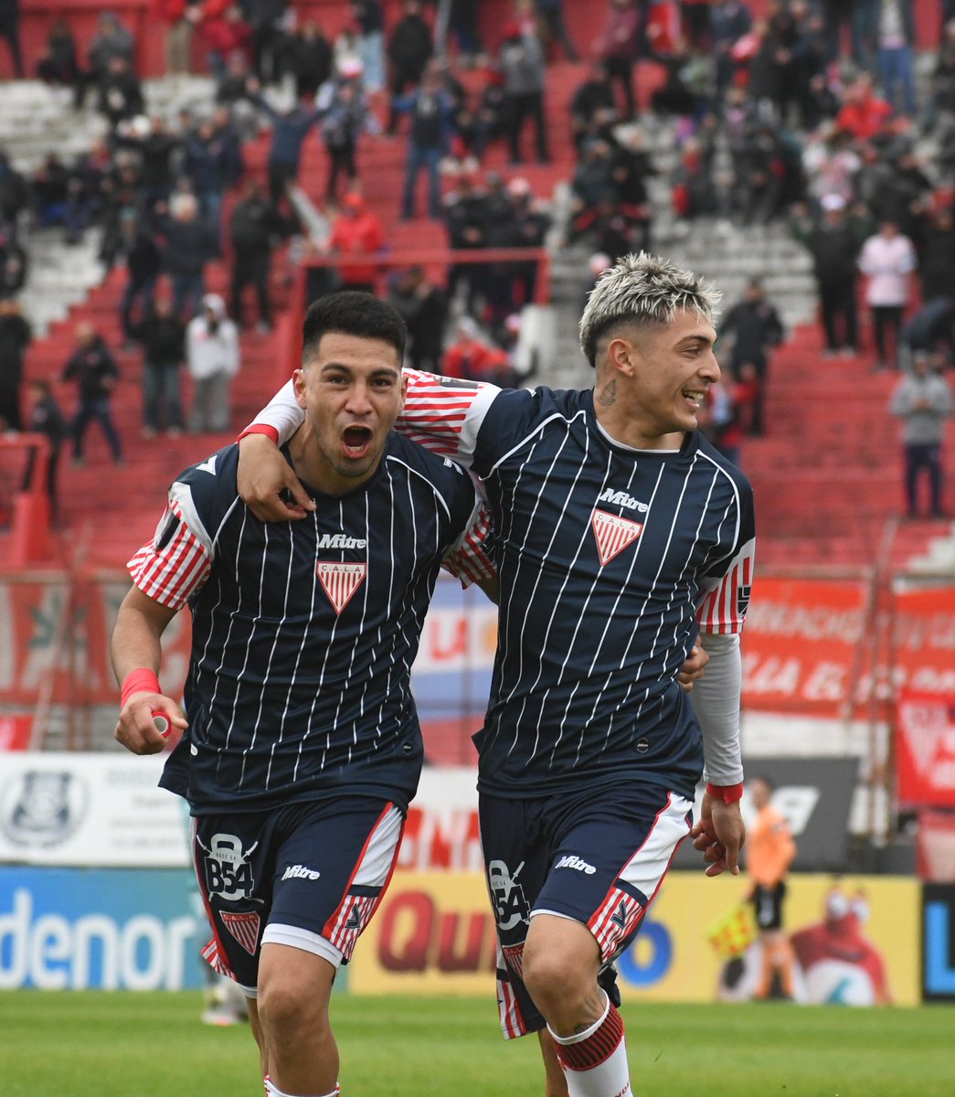 clublosandes's tweet photo. ⌚️ ST 17' | ¡Dos hermosos golazos!

El segundo lo hizo Chamorro ¡Olimpico! y el tercero fue de Mati González con una asistencia hermosa de Asenjo ¡QUE FÚTBOL LOMAS!

📌 #LosAndes 3 - #CiudadBolivar 0

#DaleLomas 🇦🇹 https://t.co/Ps5t8sGnJZ