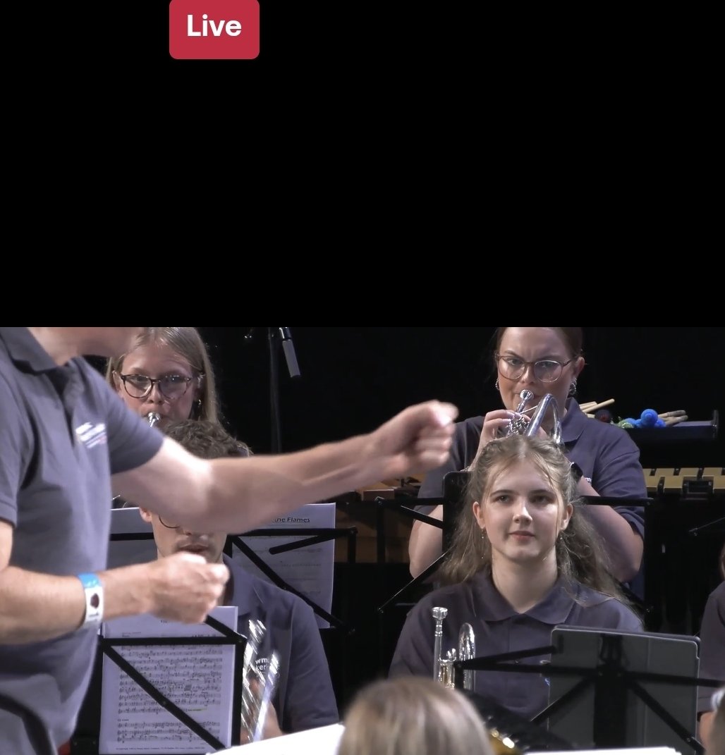 Papahen68's tweet photo. #WMC #Kerkrade,, All Acess Pass gekocht om dit "LIVE" te volgen.
Zit hier met kieppevel te luisteren naar een concert in de Rodahal ! Youth Brass Band https://t.co/mF0hfQGdXS