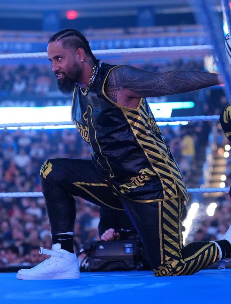 SethJoseph95's tweet photo. I’m still not over this caution gear. Need Jimmy to push someone onto a car next 🤣😭 https://t.co/l4LRuI3t7c