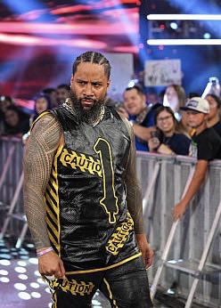 SethJoseph95's tweet photo. I’m still not over this caution gear. Need Jimmy to push someone onto a car next 🤣😭 https://t.co/l4LRuI3t7c